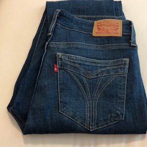 Levi’s 721 High rise skinny w/ distress